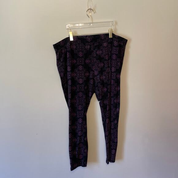 Torrid 5 leggings purple black bohemian athleisure casual comfy AOP cozy - Picture 1 of 7